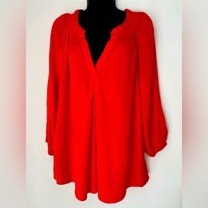 Crown & Ivy Large Women’s Blouse. In EUC!